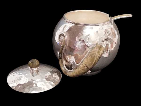 Chameleon-Inspired Ball Sugar Bowl