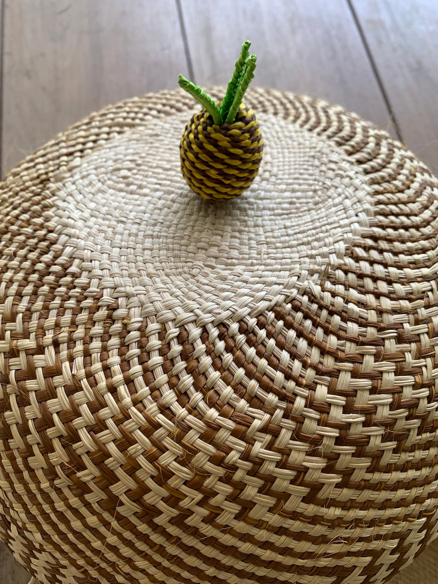 Ana Pineapple Iraca Bread and Cake Basket with Lid