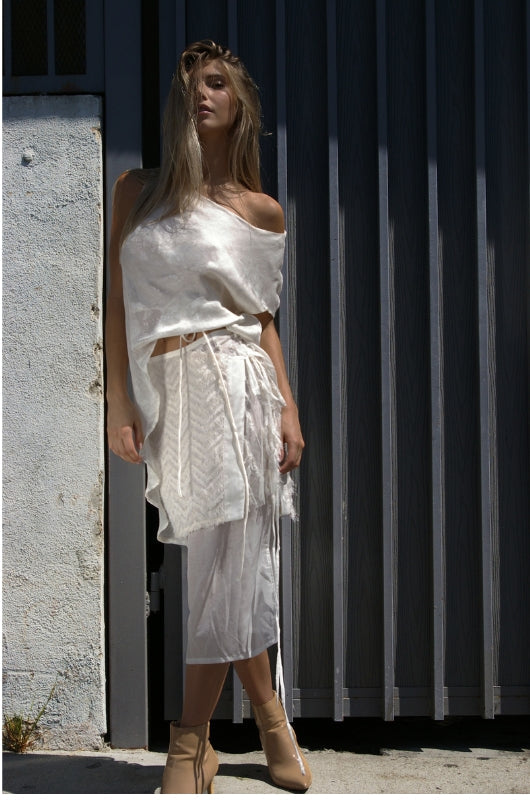 ELIZABETH Hi-Low Cold Shoulder Blouse