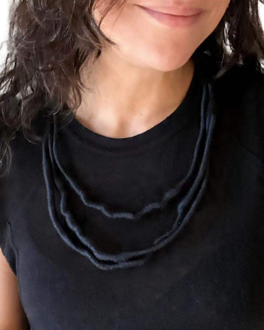 Black/Navy Necklace and Bracelet Set