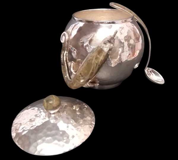 Chameleon-Inspired Ball Sugar Bowl