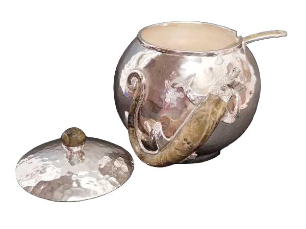 Chameleon-Inspired Ball Sugar Bowl