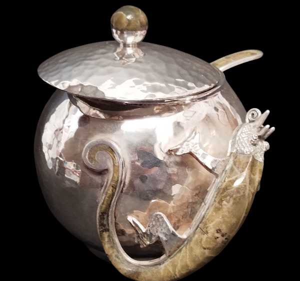 Chameleon-Inspired Ball Sugar Bowl