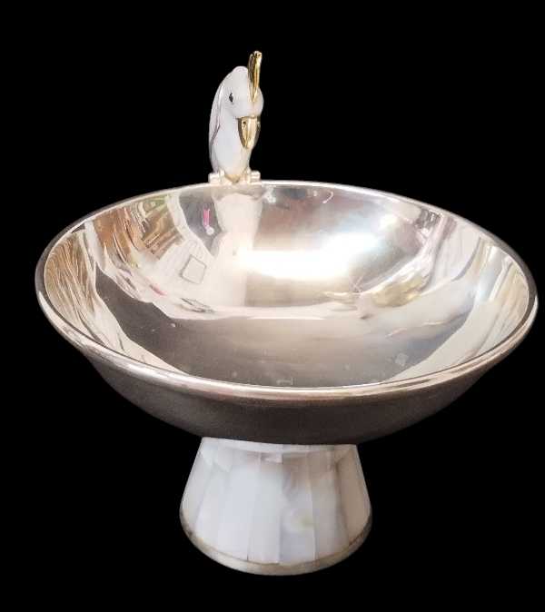 Chalice-Style Cockatoo Themed Centerpiece