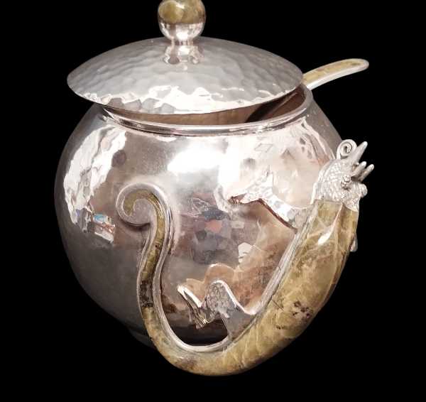 Chameleon-Inspired Ball Sugar Bowl