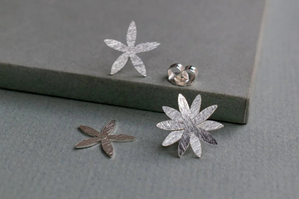 Cestrum Boxifolium Earrings – Short Stem