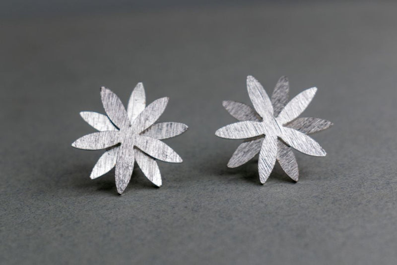 Cestrum Boxifolium Earrings – Short Stem