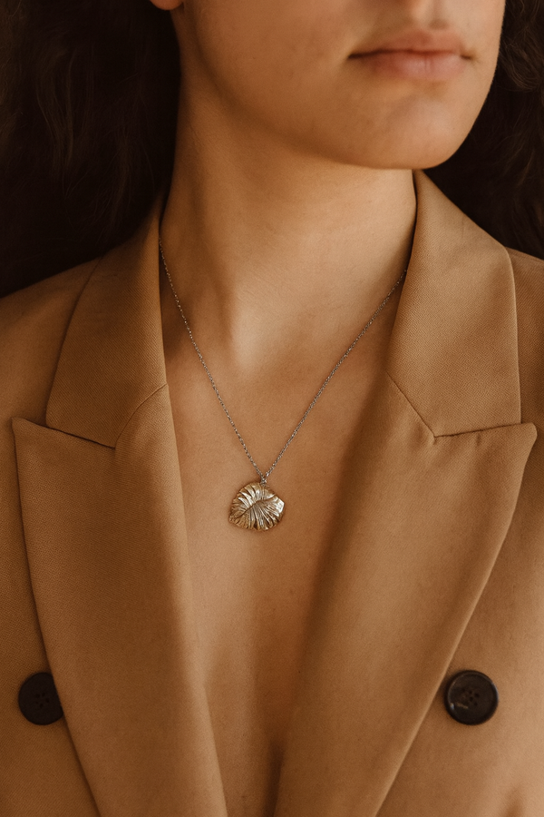 Piñanona Leaf Pendant