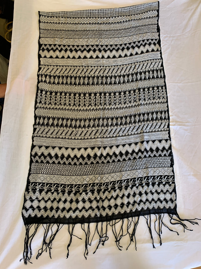 Black and White Petet Shawl