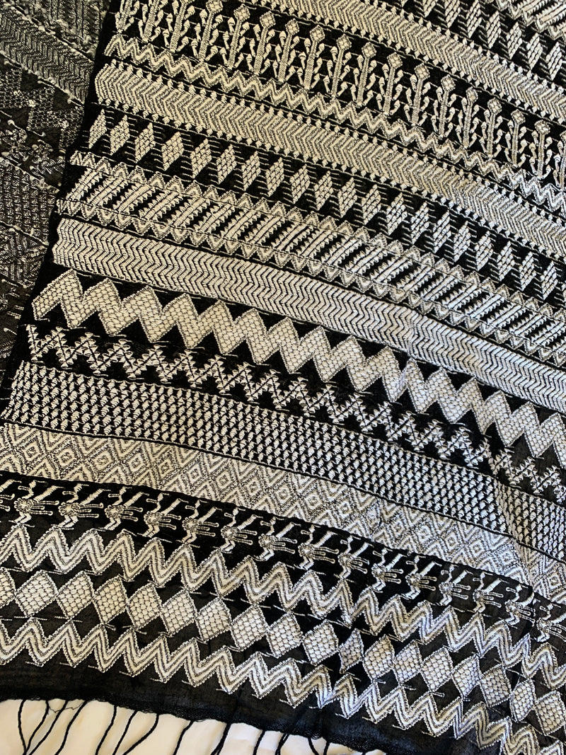 Black and White Petet Shawl