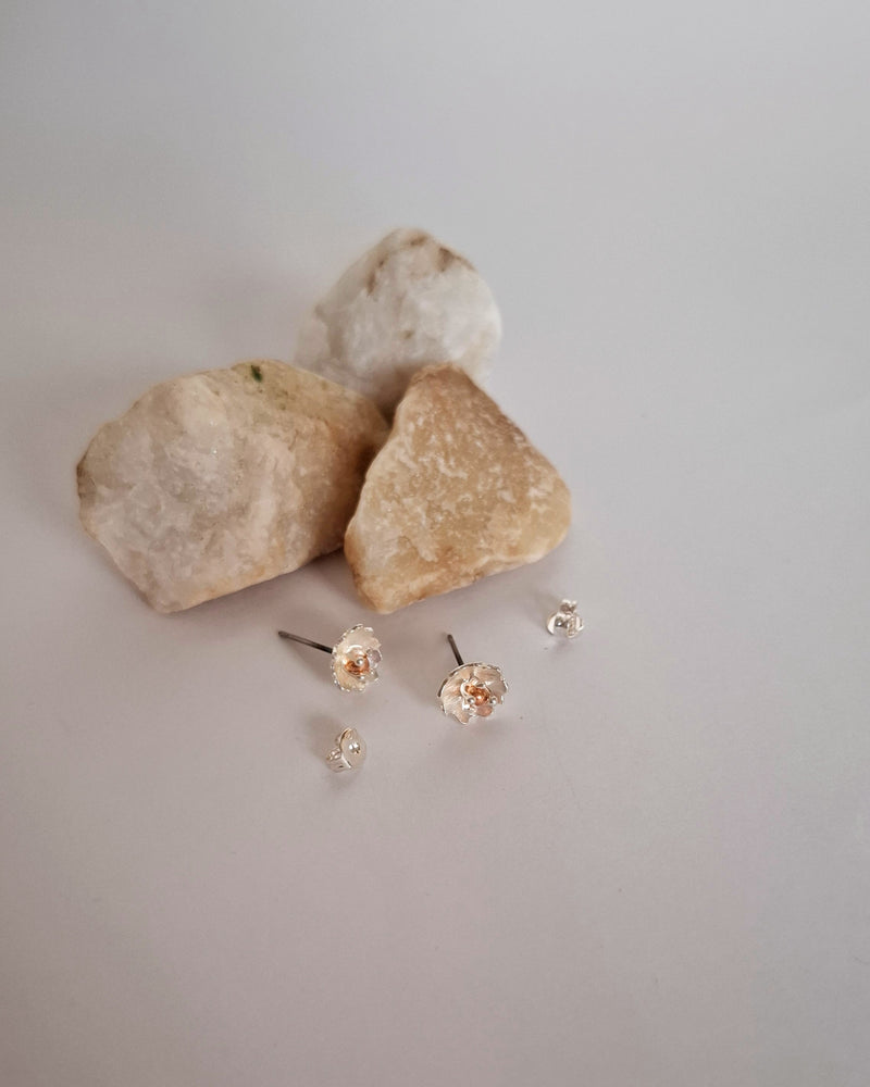 Primer Latido Earrings – Studs