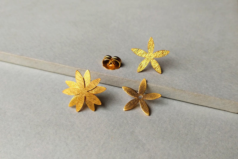 Cestrum Boxifolium Earrings – Short Stem