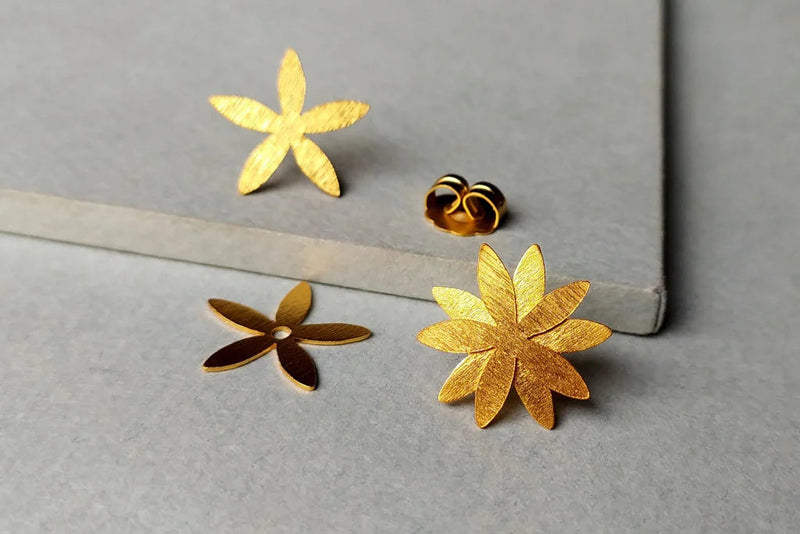 Cestrum Boxifolium Earrings – Short Stem