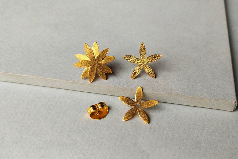 Cestrum Boxifolium Earrings – Short Stem