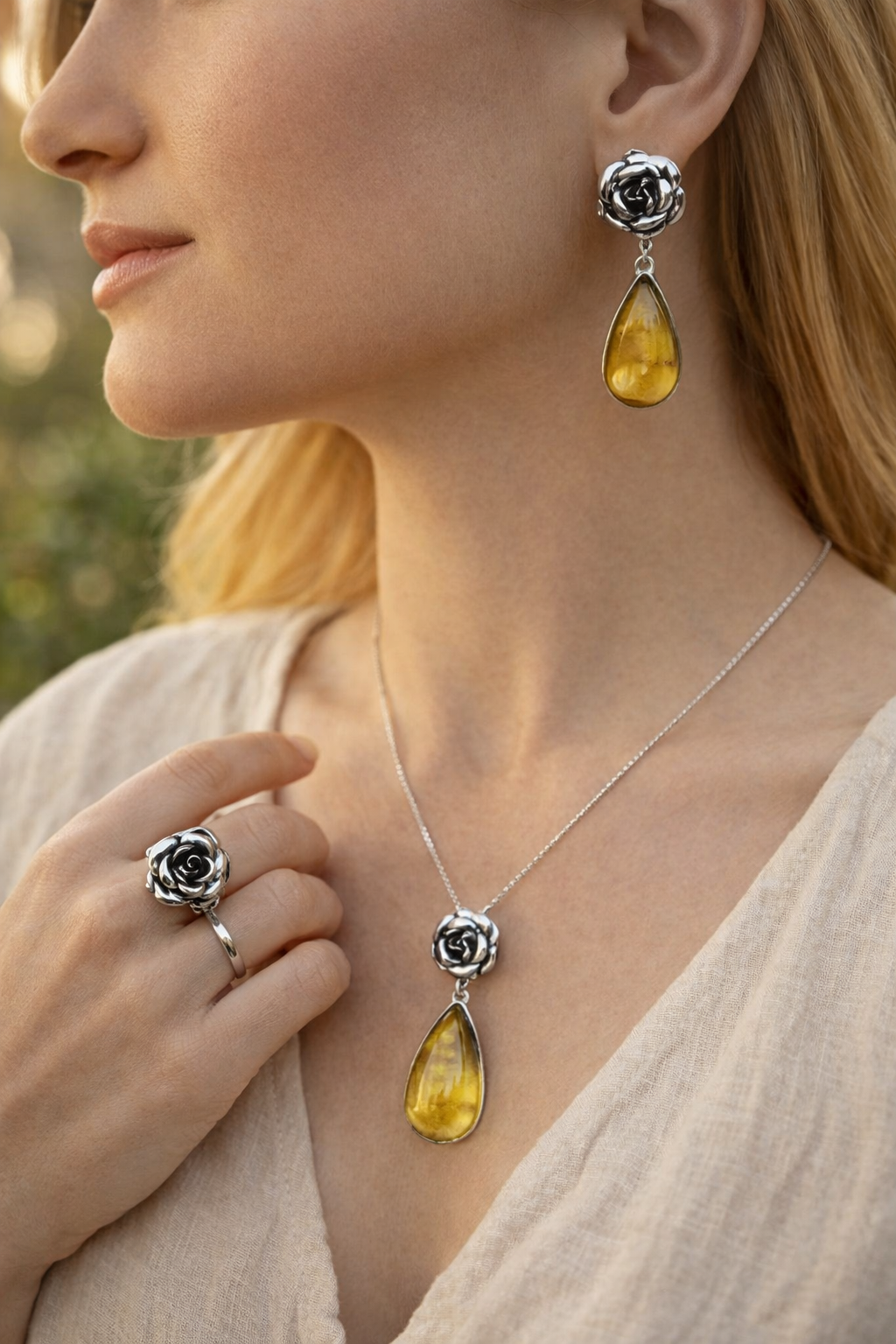 Eglantine Jewelry Set