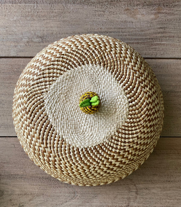 Ana Pineapple Iraca Bread and Cake Basket with Lid