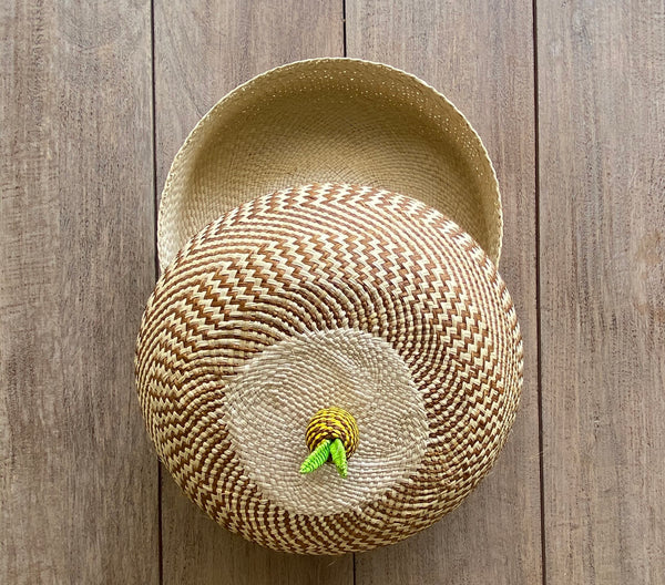 Ana Pineapple Iraca Bread and Cake Basket with Lid