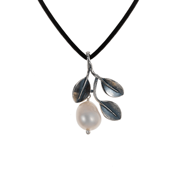 Three Leaves Manglar Charm in Sterling Silver and Pearl