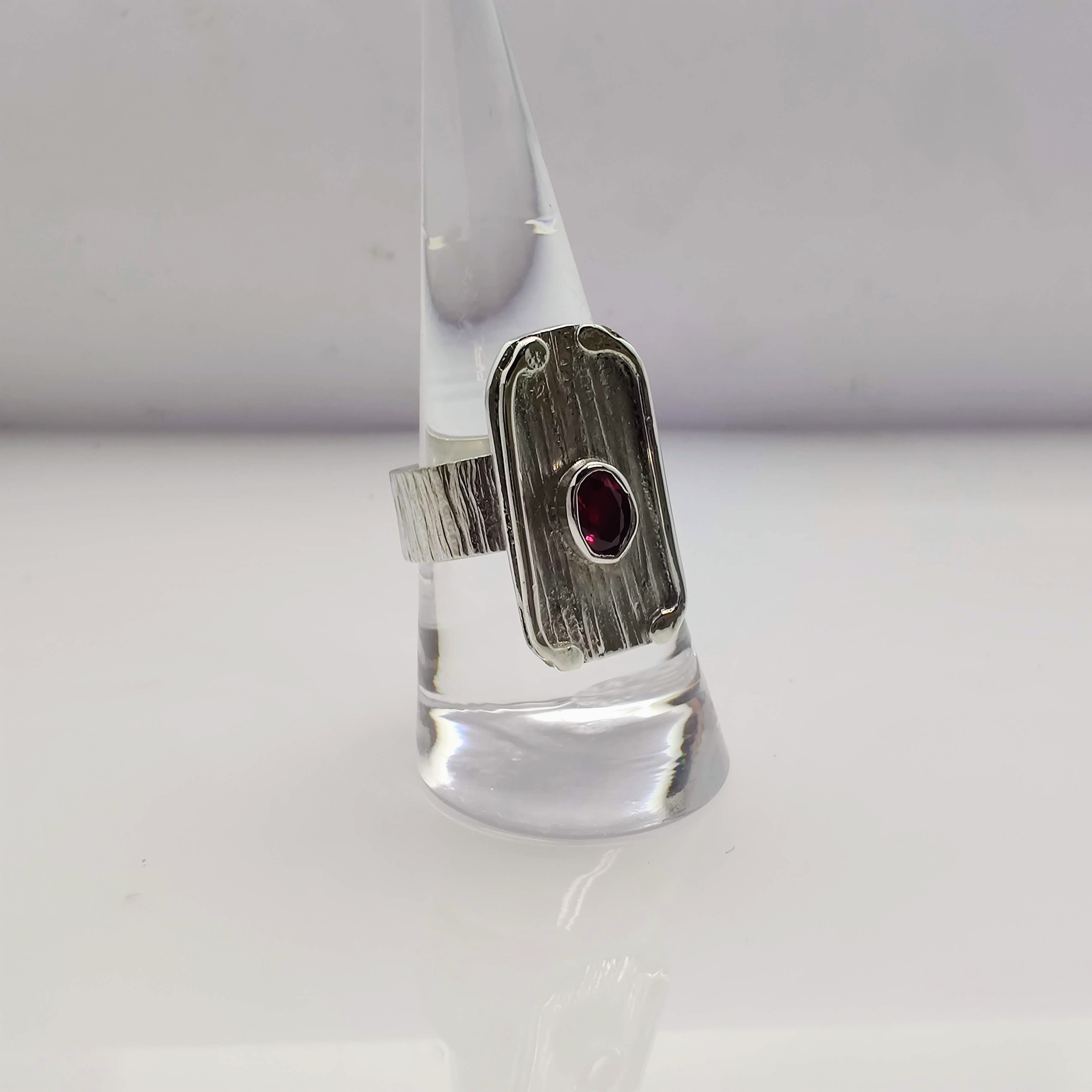 SHE - Round Rectangle Ring