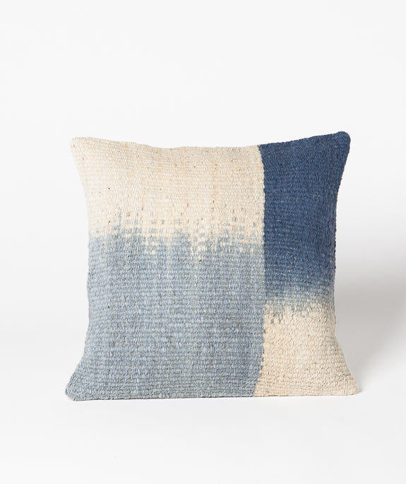 Pacha frazada Wool Pillow